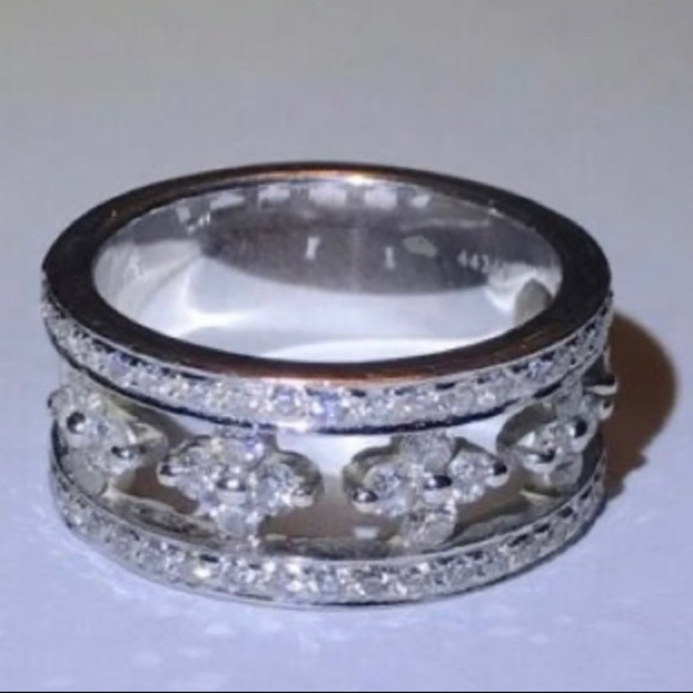 Kwiat Jasmine Half Eternity 18k and diamond ring